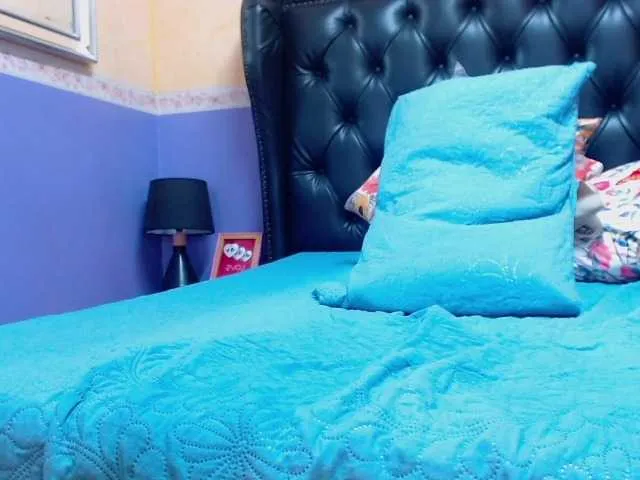 Live sex webcam photo for JustinMilers #275580239
