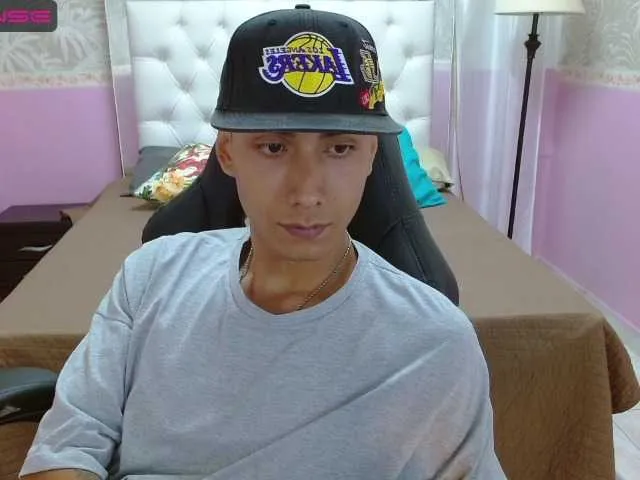 Live sex webcam photo for JustinMilers #275637604