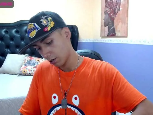 Live sex webcam photo for JustinMilers #275730229