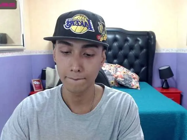 Live sex webcam photo for JustinMilers #275793929