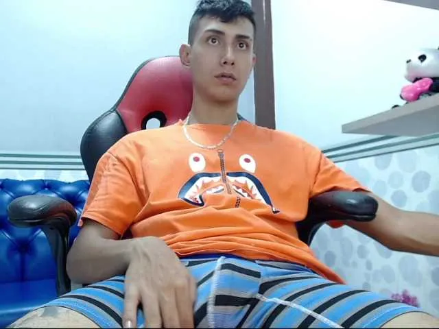 Live sex webcam photo for JustinMilers #276061378