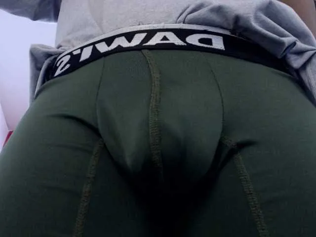 Live sex webcam photo for JustinMilers #276068847