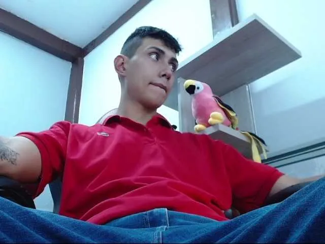 Live sex webcam photo for JustinMilers #276103480