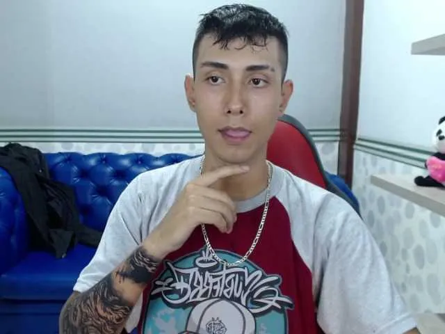 Live sex webcam photo for JustinMilers #276187944