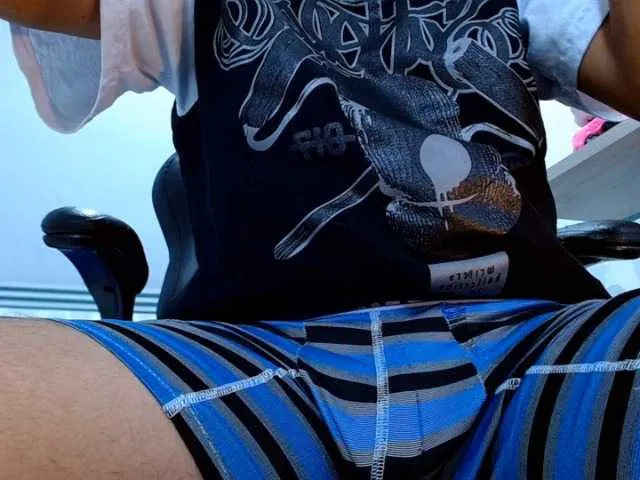 Live sex webcam photo for JustinMilers #276395415