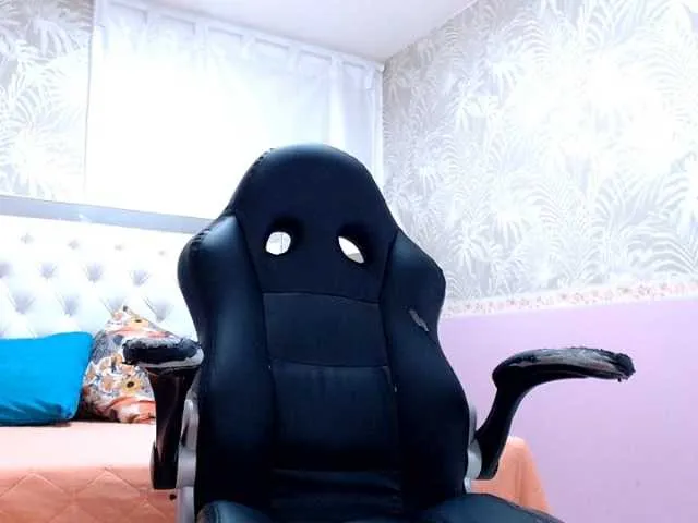 Live sex webcam photo for JustinMilers #276479958