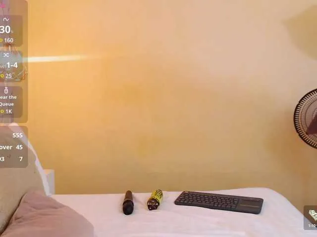 Live sex webcam photo for JustinePerry #291527352