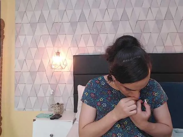 Live sex webcam photo for JustinePerry #291783400