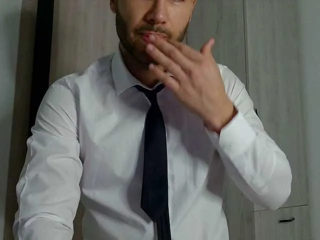 Live sex webcam photo for Justyn11 #290672323