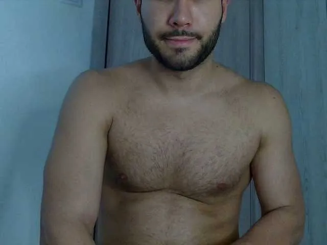 Live sex webcam photo for Justyn11 #291639418