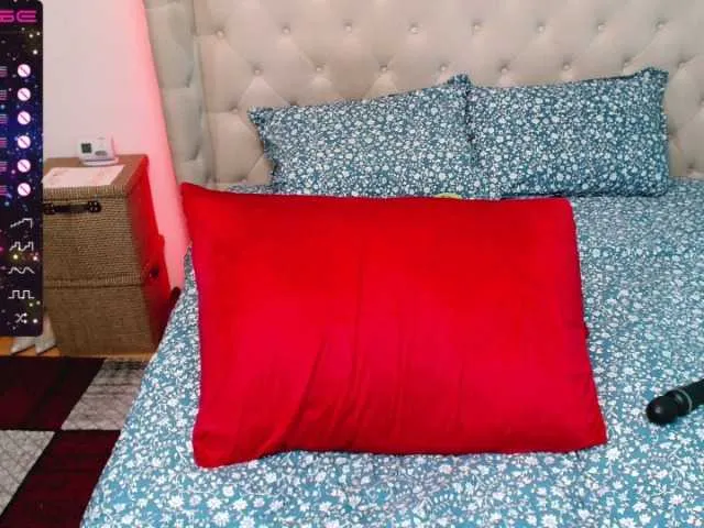 Live sex webcam photo for K1ara #273466181