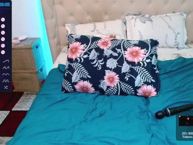 Live sex webcam photo for K1ara #274684710