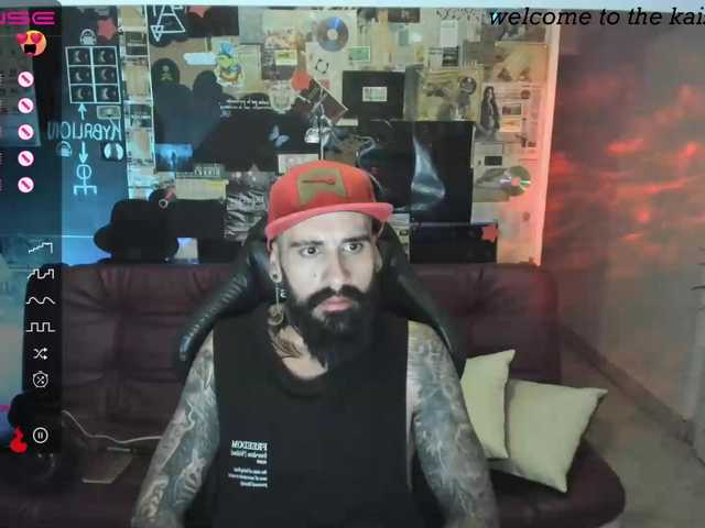 Live sex webcam photo for KAISER679 #275539758