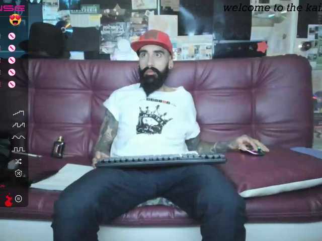 Live sex webcam photo for KAISER679 #275577406