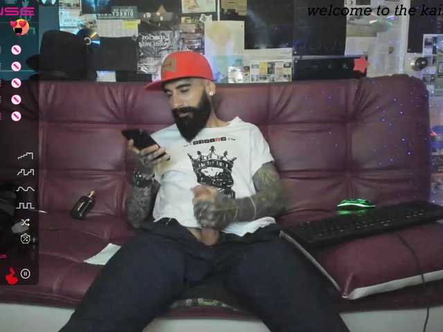 Live sex webcam photo for KAISER679 #275579564