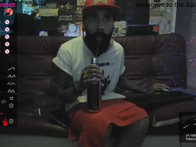 Live sex webcam photo for KAISER679 #275581442