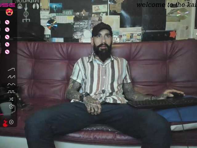 Live sex webcam photo for KAISER679 #275622673