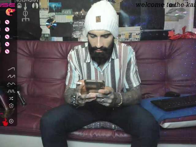 Live sex webcam photo for KAISER679 #275639085