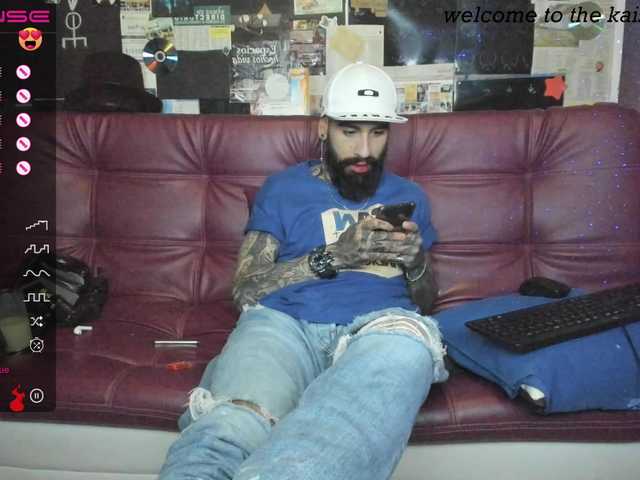 Live sex webcam photo for KAISER679 #275660481