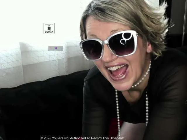 Live sex webcam photo for KARINA-S-PALACIOS #290520689