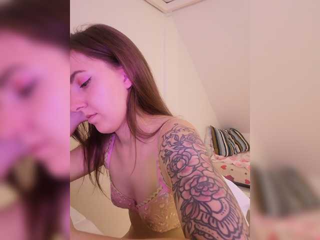 Live sex webcam photo for KARINA-SEY #276057940