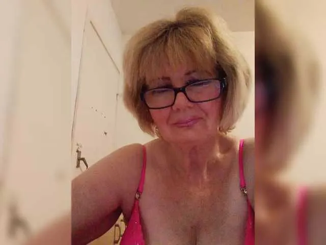 Live sex webcam photo for KASANDRABOLOSHKA #293946618