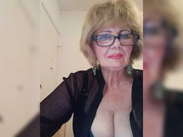 Live sex webcam photo for KASANDRABOLOSHKA #293982402