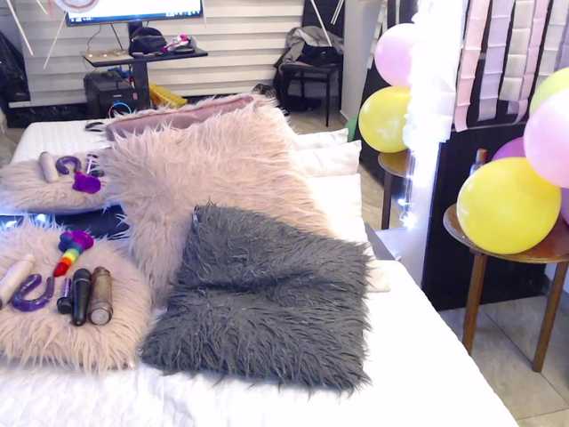 Live sex webcam photo for KATIA-DEE #272417169
