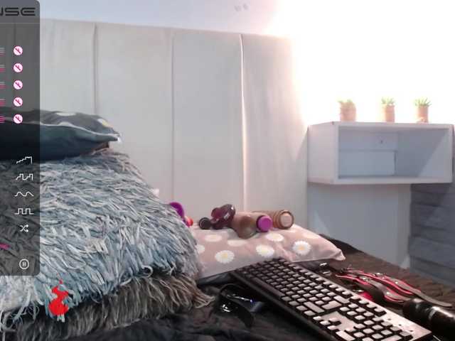 Live sex webcam photo for KATIA-DEE #273133867