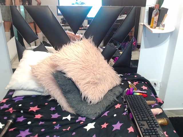 Live sex webcam photo for KATIA-DEE #273289247