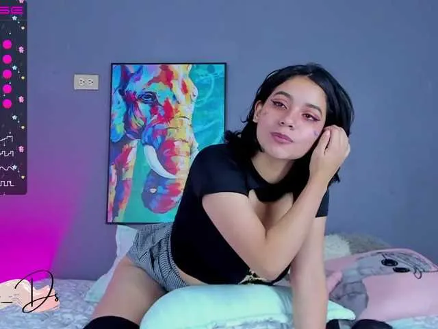 Live sex webcam photo for KATTYDS #273788591