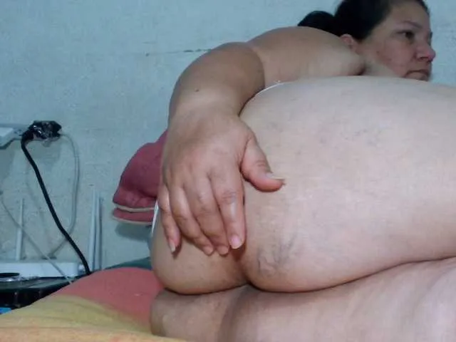 Live sex webcam photo for KENDALKITTY1 #277177996