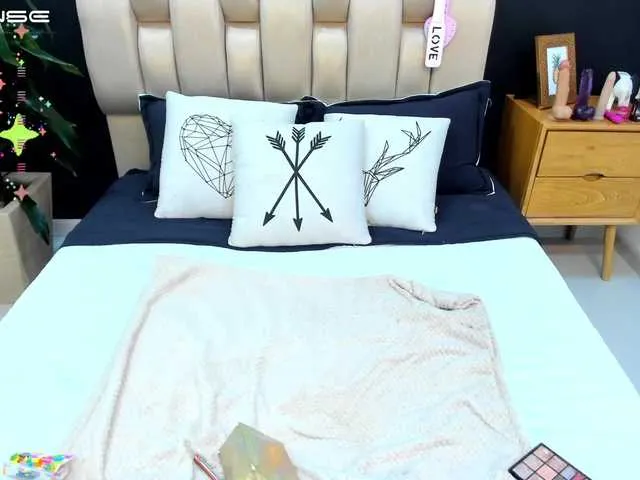 Live sex webcam photo for KHLOE-DM #274423561