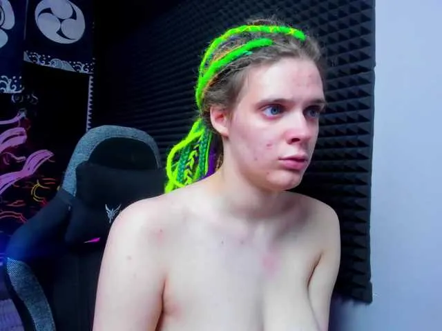 Live sex webcam photo for KIKIKrash #292021357