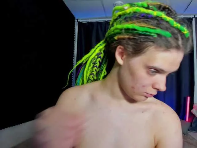 Live sex webcam photo for KIKIKrash #292035366