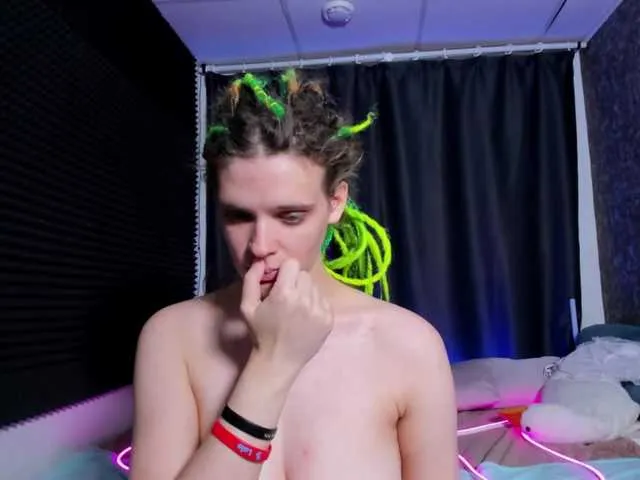 Live sex webcam photo for KIKIKrash #292195200