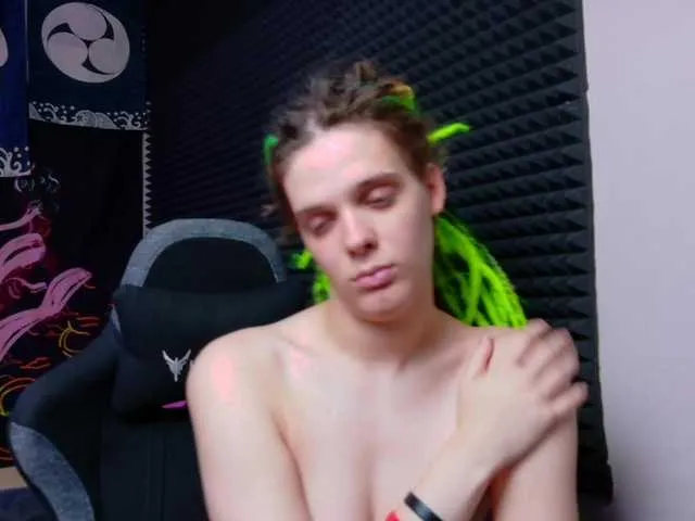 Live sex webcam photo for KIKIKrash #292396142