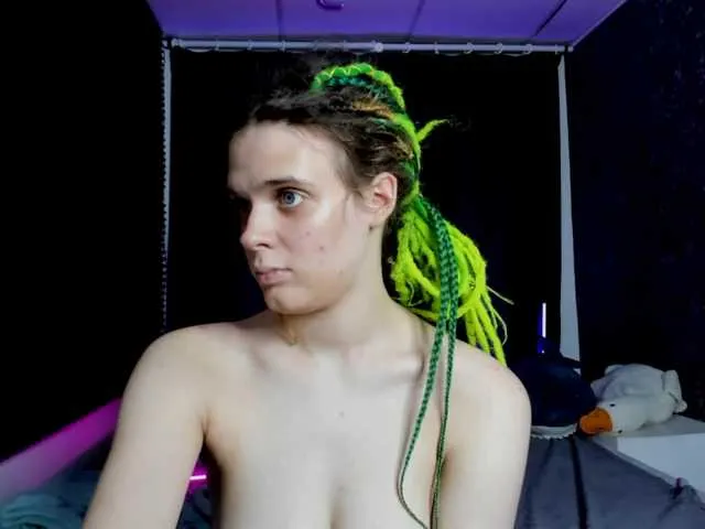 Live sex webcam photo for KIKIKrash #292430558