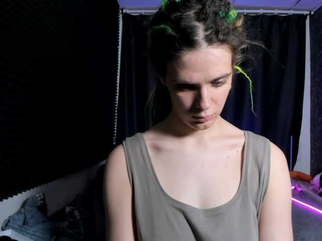 Live sex webcam photo for KIKIKrash #292455742