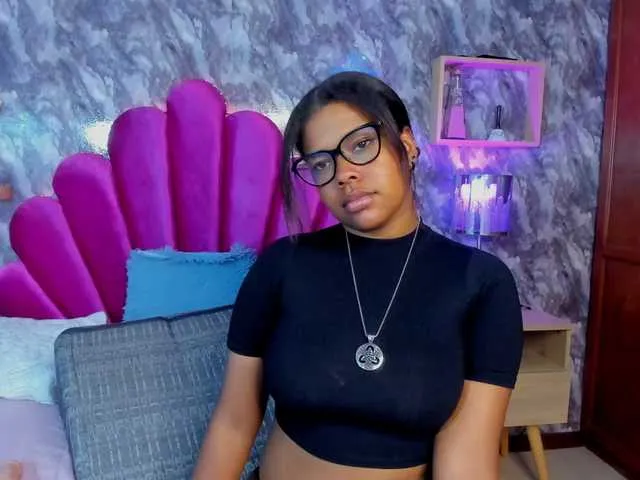 Live sex webcam photo for KIMGREY #277525835