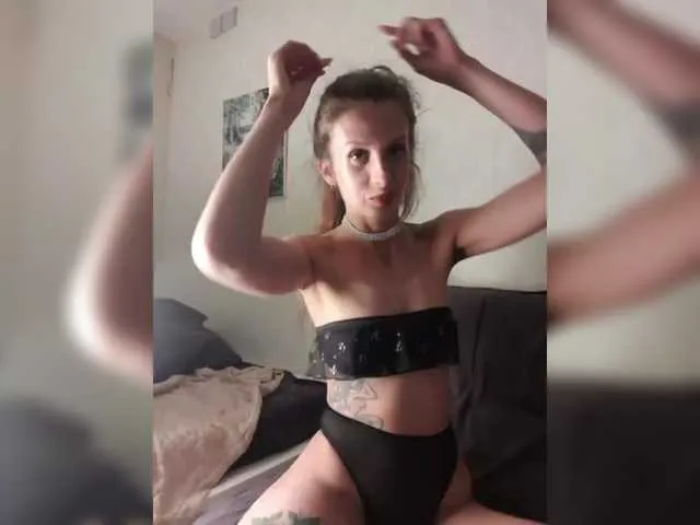 Live sex webcam photo for KITTYtempreXXX #291537324
