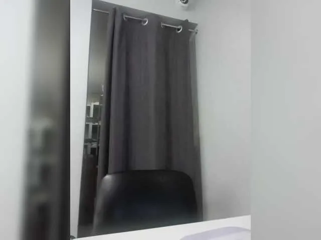 Live sex webcam photo for KITTYtempreXXX #291764875