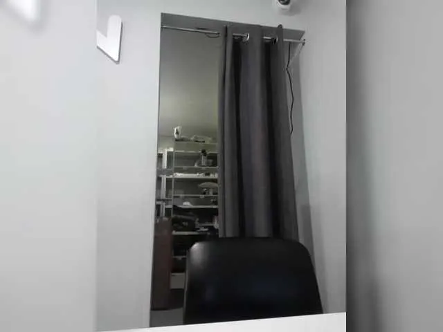 Live sex webcam photo for KITTYtempreXXX #291766285