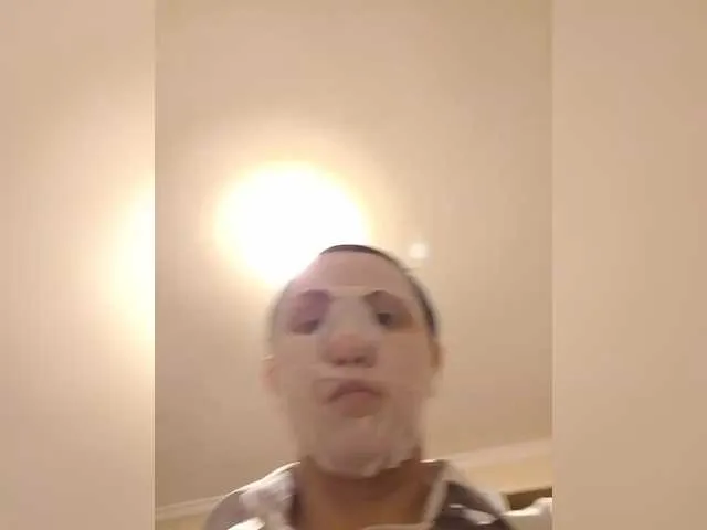 Live sex webcam photo for KONFETKAA-1 #290324184