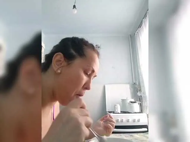 Live sex webcam photo for KONFETKAA-1 #290420625