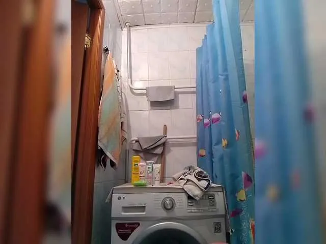 Live sex webcam photo for KONFETKAA-1 #290634637