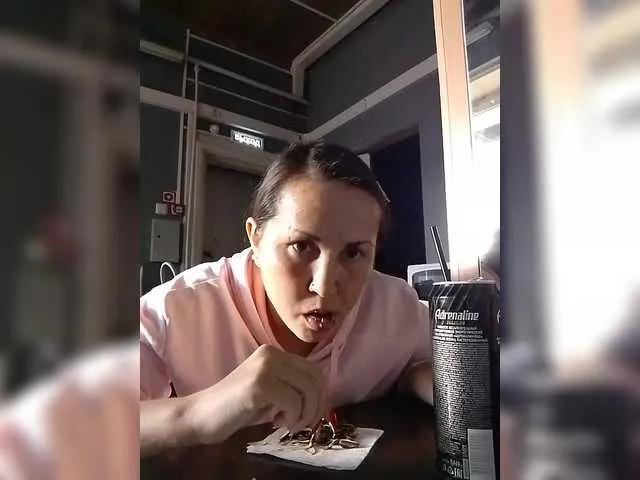 Live sex webcam photo for KONFETKAA-1 #291710546