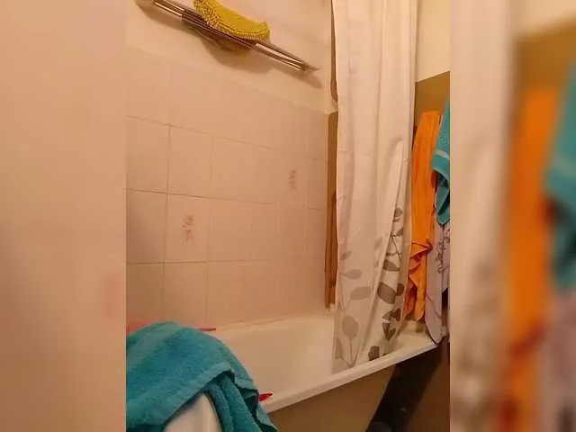 Live sex webcam photo for KONFETKAA-1 #291995949