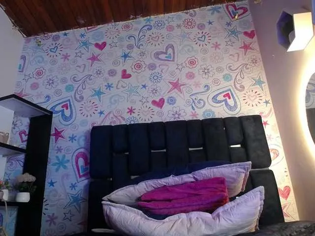 Live sex webcam photo for KOURTNEY- #290634294