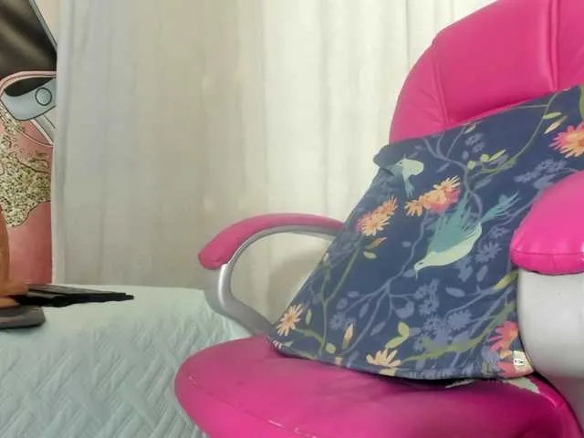 Live sex webcam photo for KOURTNEY- #290785319